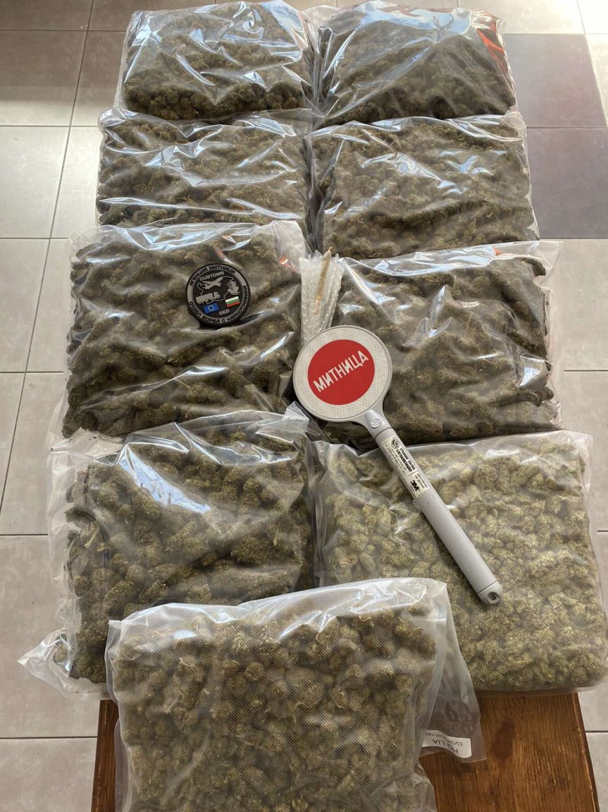 Хванаха над 4 кг марихуана, скрита в куриерска пратка от Италия за Гърция