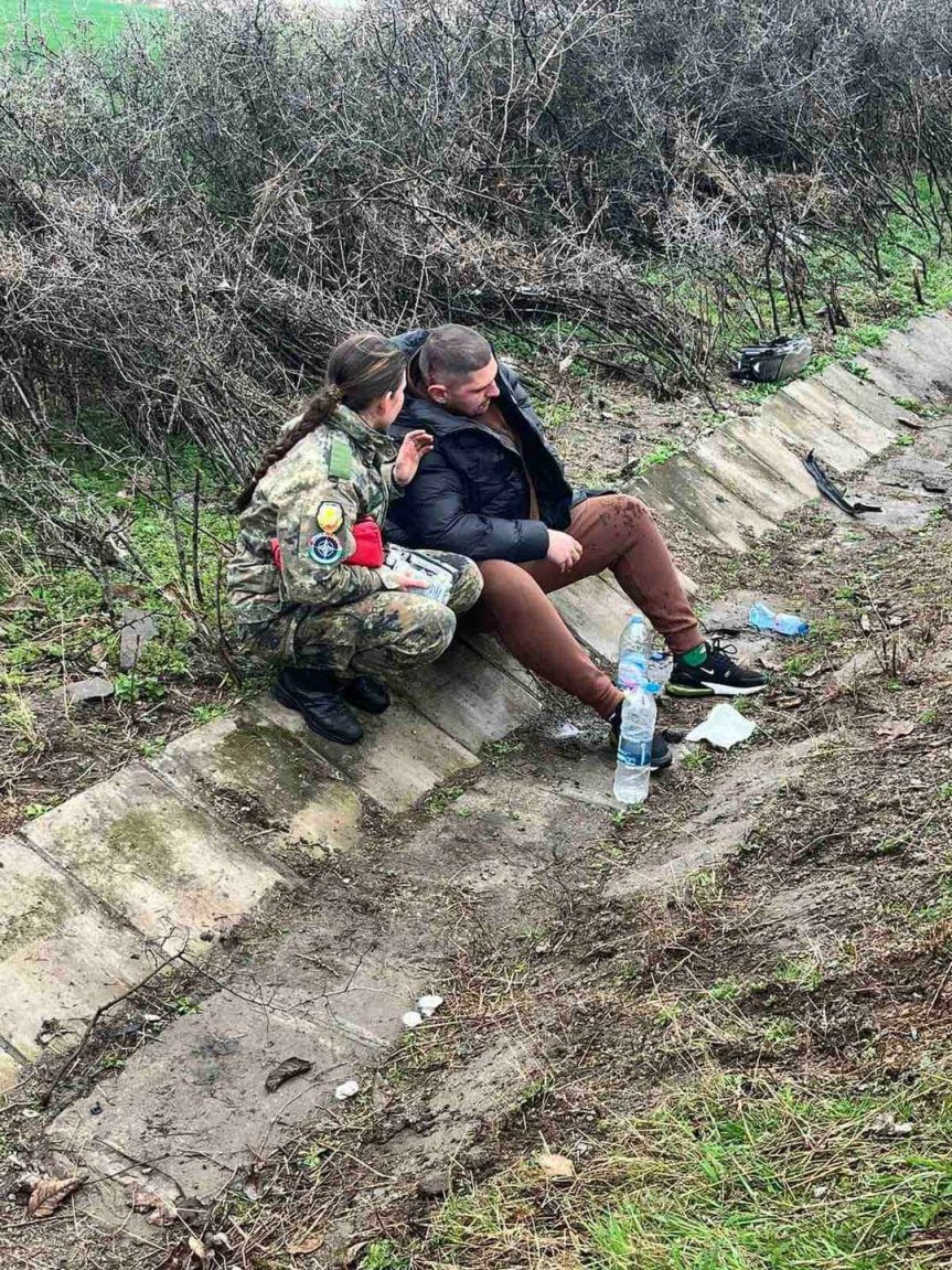 Военни помогнаха на пострадали при тежка катастрофа край Бял извор