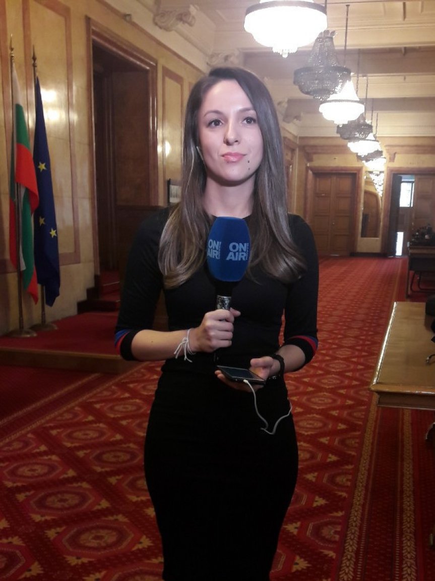 Милена Енчева – момичето между горещите политически събития и самотата на обектива  