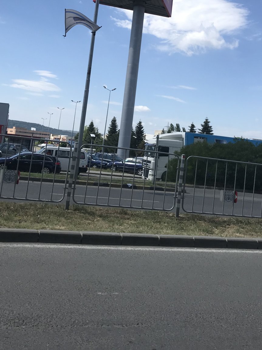 Неукрепен флаг заплашва да падне върху минувачи във Варна