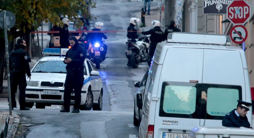 Взривни устройства в KAT, Лукареос и метрото Синтагма.