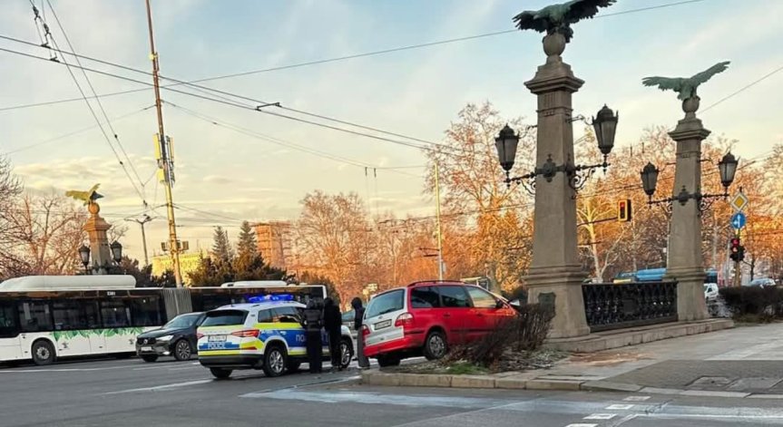 Двата инцидента имат няколко часа разлика помежду си.