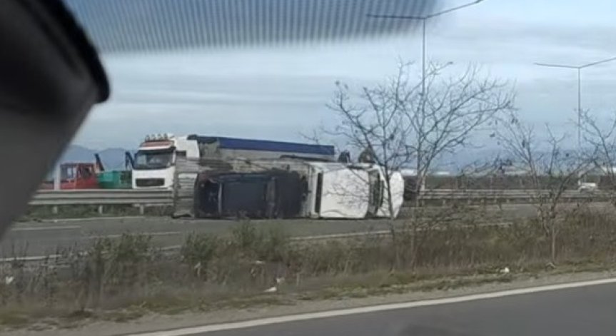 Катастрофа с Пътна помощ затруднява движението на Околовръстното в София