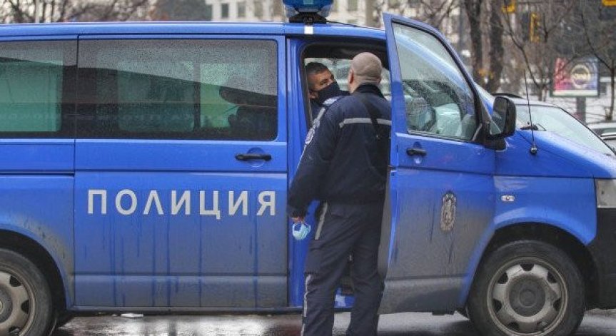 Арестуваха 36-годишен шофьор без книжка, карал след коктейл от наркотици