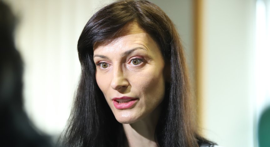 Габриел: България е напълно солидарна със съседката си Румъния