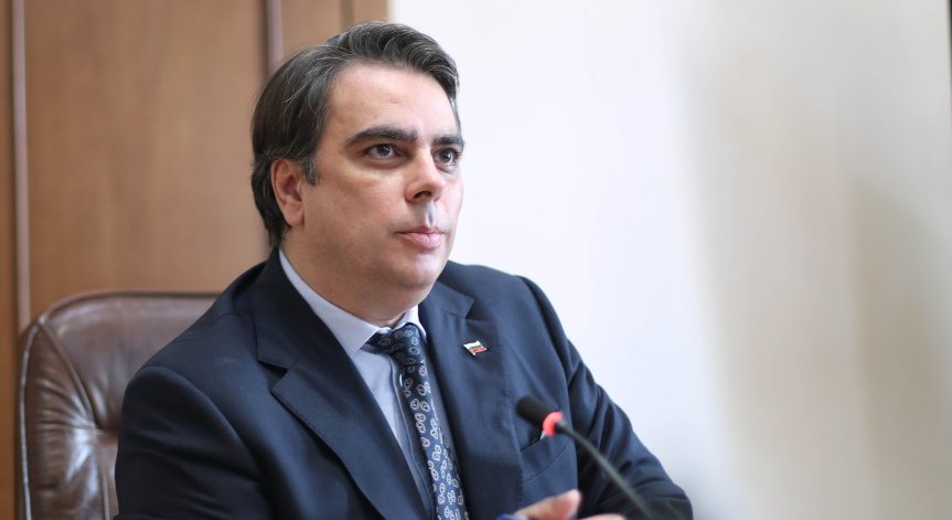 Финансовият министър: Очаквам около 200 млн. лв. приходи от новите такси за хазарта