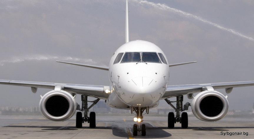 Ембраер Е190 на Bulgaria Air посрещнат с почести на летище София