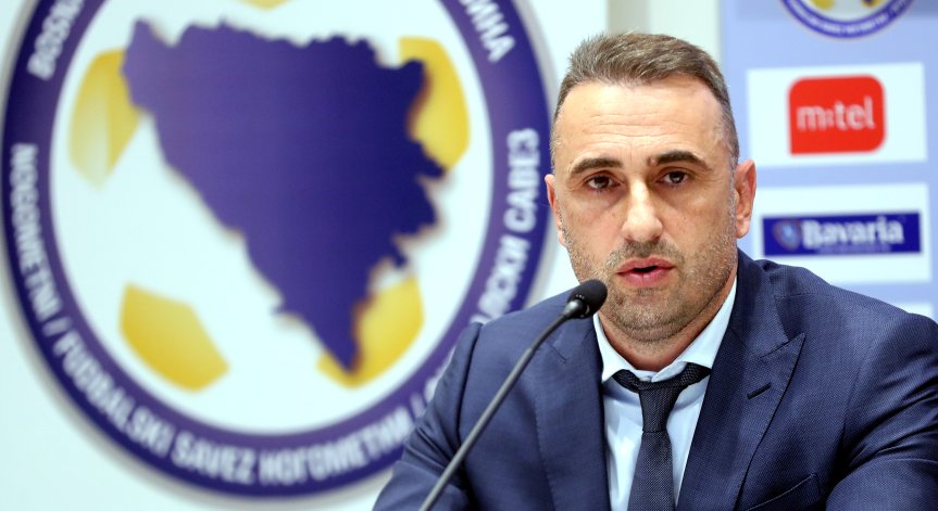 Петев спасява кожата в Босна, викна Джеко на пожар