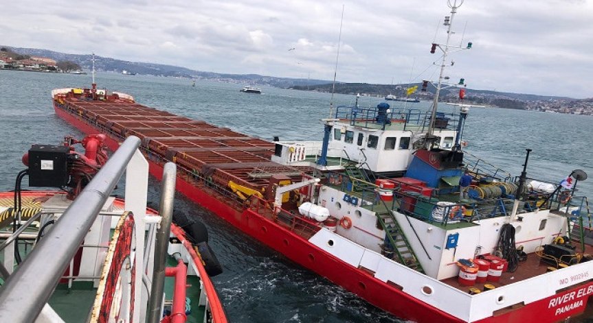 90-метров товарен кораб аварира в Босфора