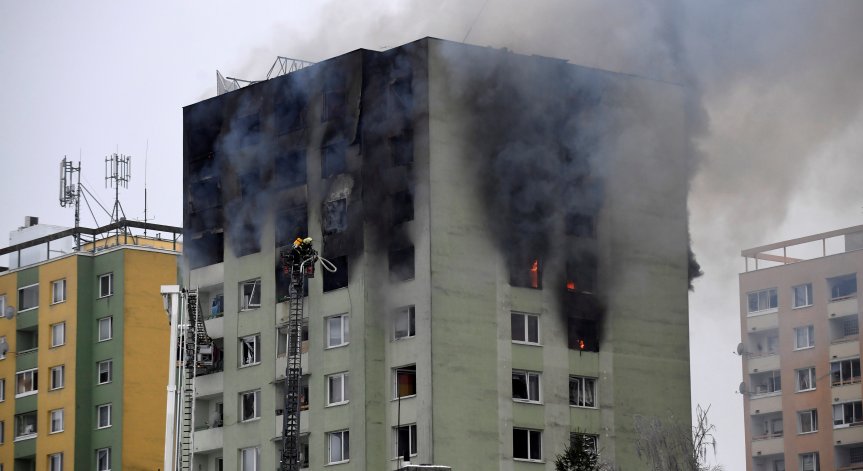 Тежка експлозия в жилищен блок в Словакия