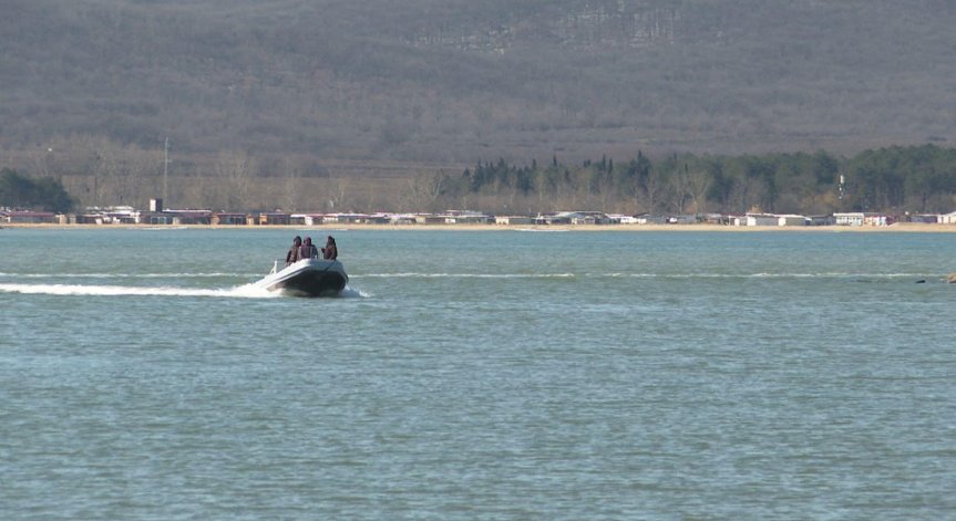 Водолази търсят телата на тримата изчезнали рибари край Маслен нос