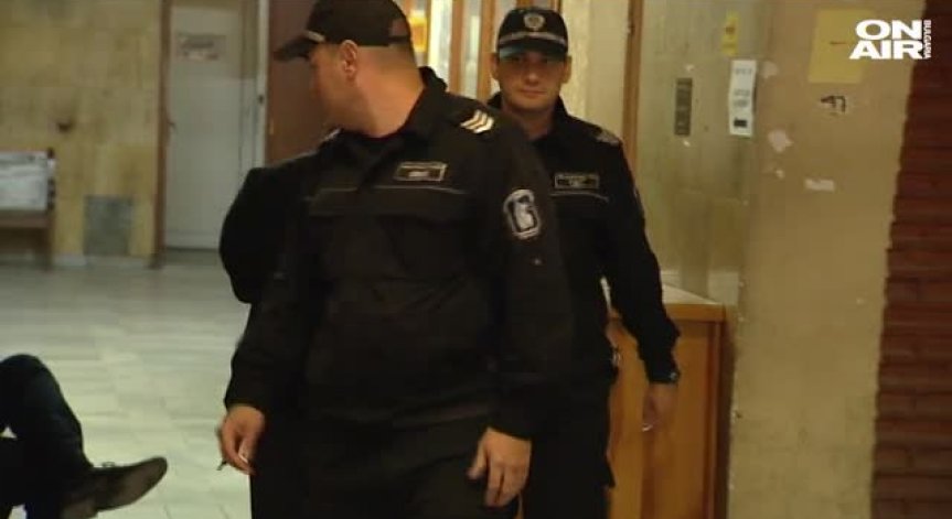 Хванаха полицай, поискал 36 000 лева подкуп