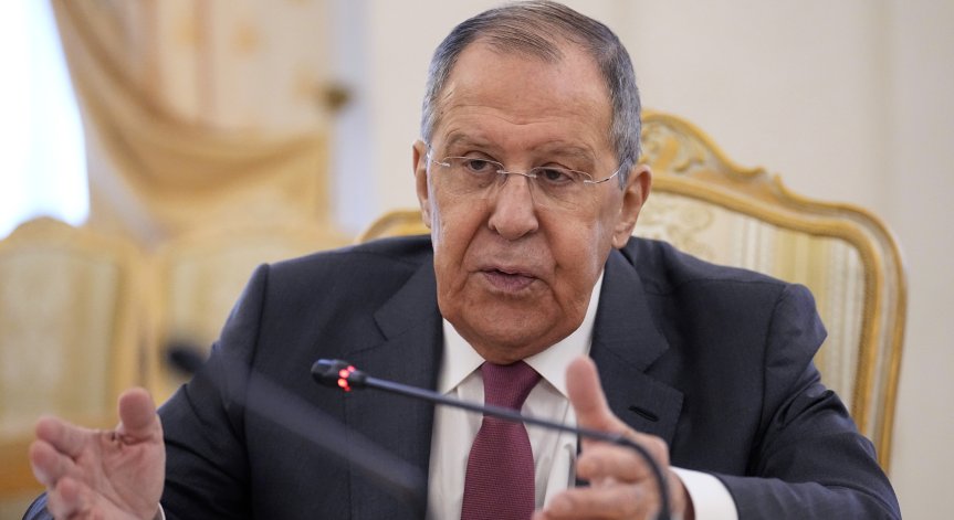 По време на посещение в Азербайджан Лавров повтори отдавна заявените от Москва твърдения, че Западът е замесен.