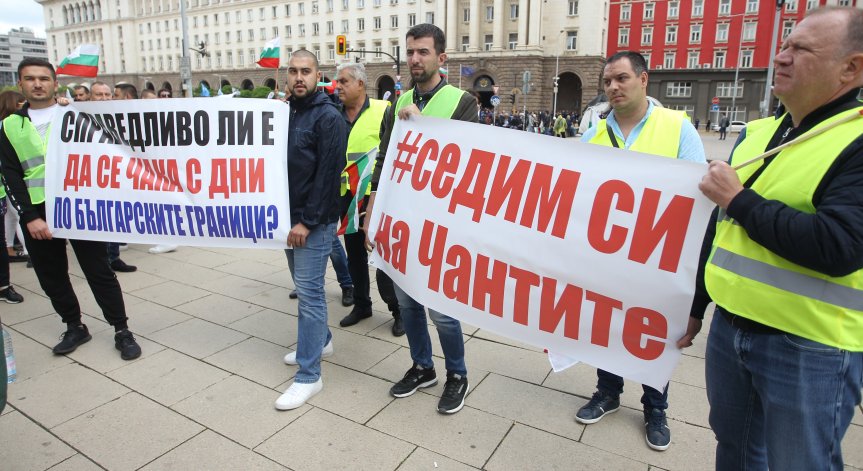 Министър Караджов приема превозвачите в нов опит за диалог