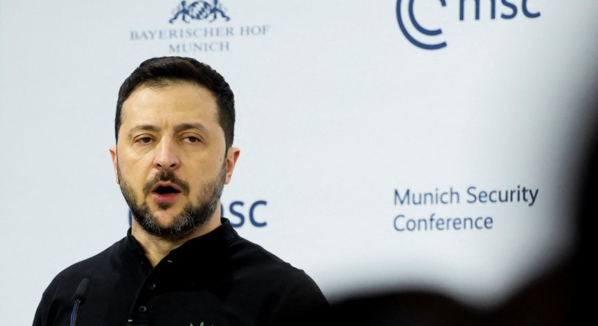 Володимир Зеленски заяви, че сделката все още не е готова в такъв вид, че да защити украинските интереси.