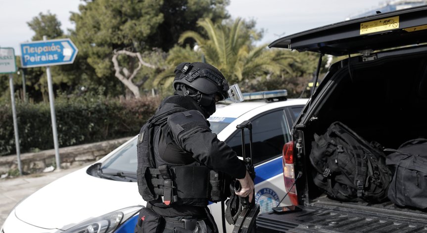 Мъжът е разпространявал материали с военно значение в продължение на поне шест месеца.