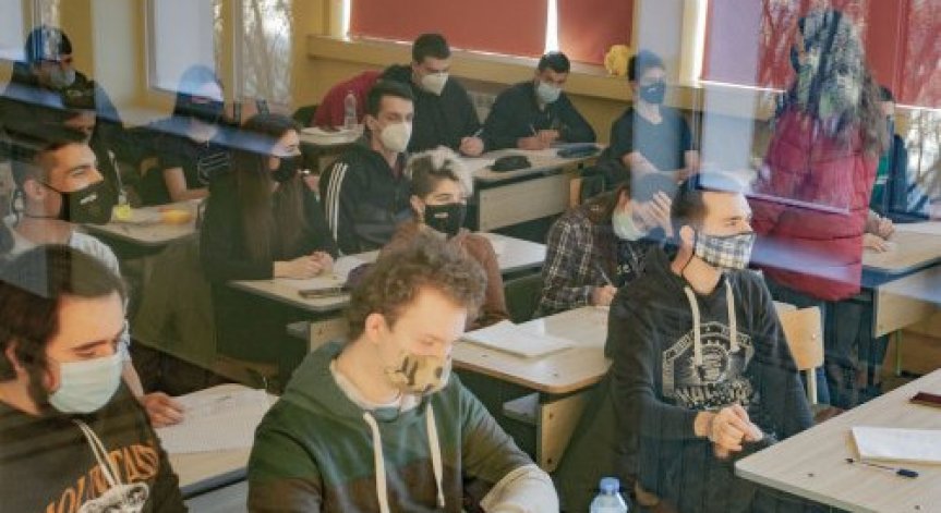 Редица училища из България затвориха врати заради Ковид ситуацията