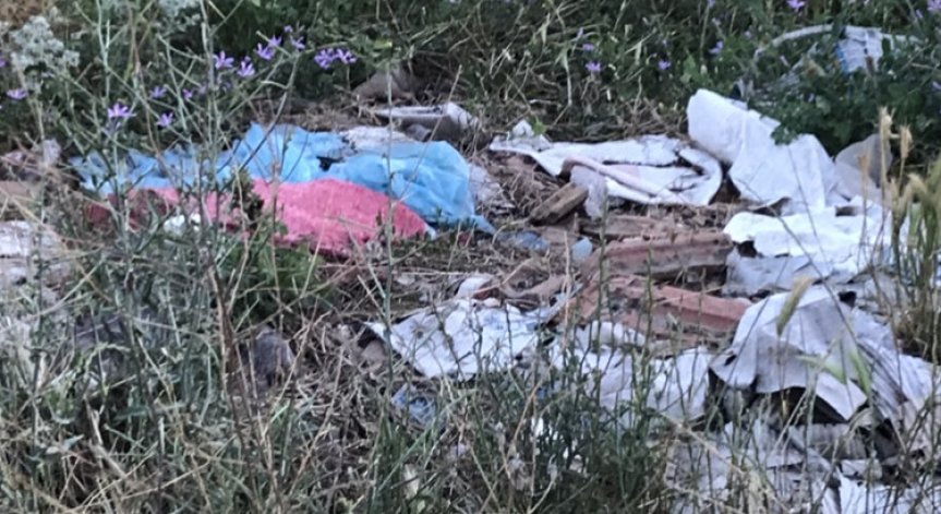 Незаконно сметище в село Мало Конаре, над 20 г. се изхвърлят боклуци