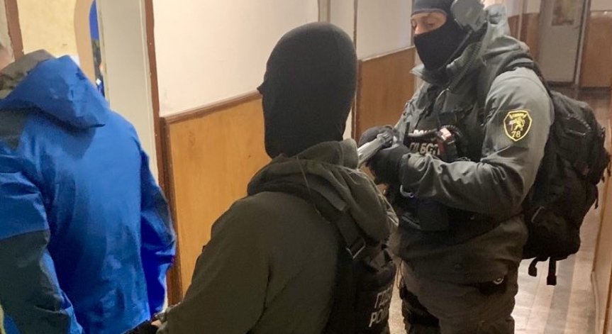 Арестуваните са извършвали много тежки престъпления.