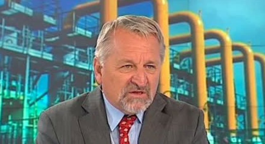 Хиновски: Намалението на цените на топлата вода и парното ще продължи и през 2016