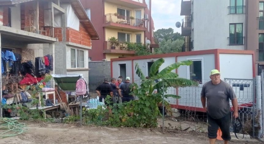Продължават дейностите по възстановяване на наводнения район по Южното Черноморие