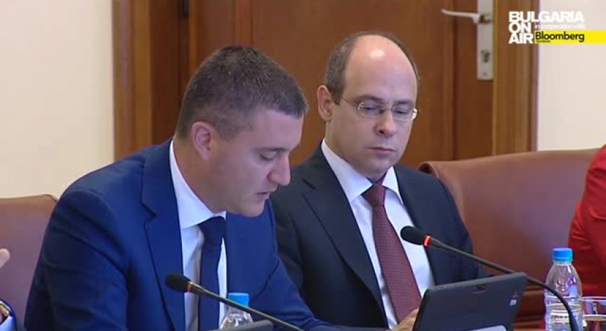 Горанов препоръча ново монтиране на контролни пломби на всички бензиноколнки