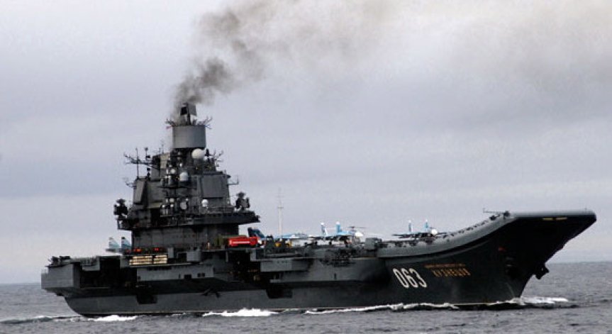 Единственият руски самолетоносач се запали в Мурманск