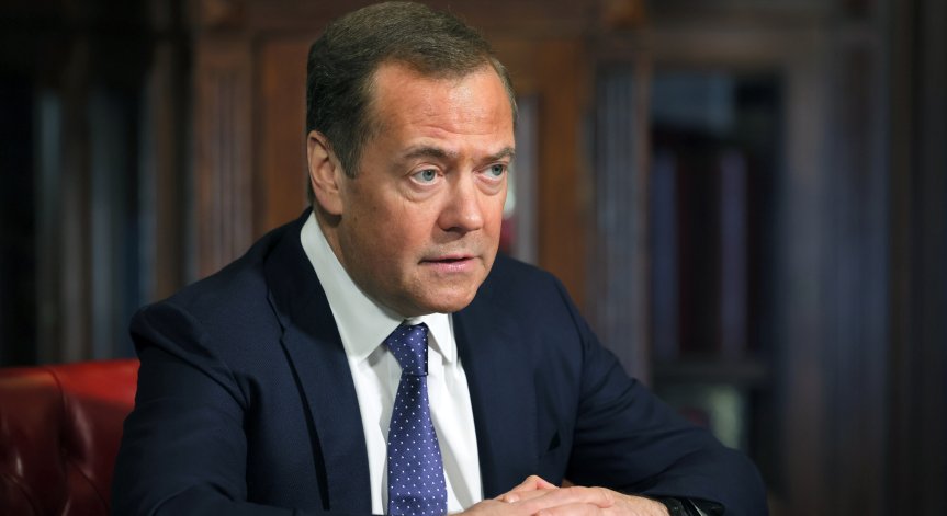 Медведев: Унищожението на френски войски в Украйна ще бъде приоритет за Русия