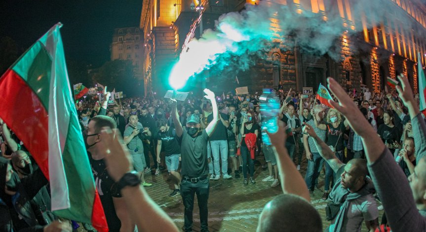 Проучване: 58% от българите искат оставката на правителството