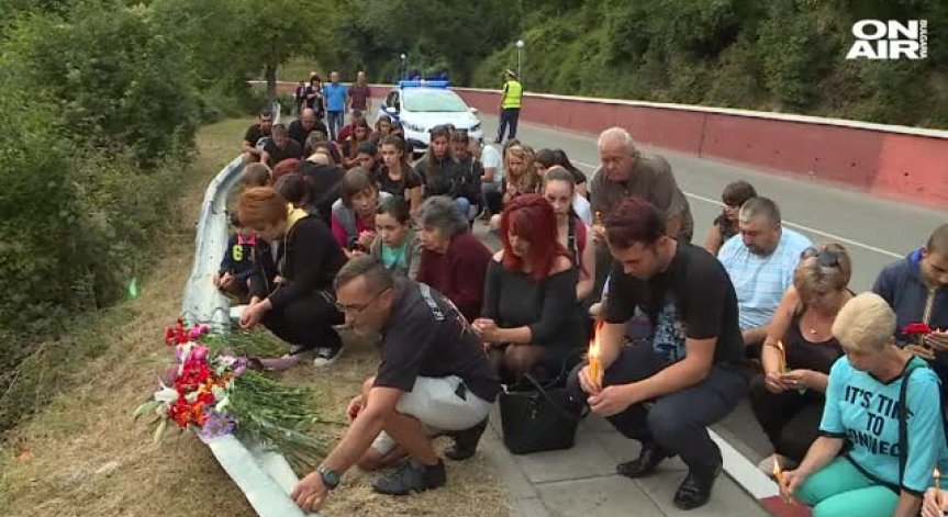 Своге излезе на протест на мястото на трагичната катастрофа
