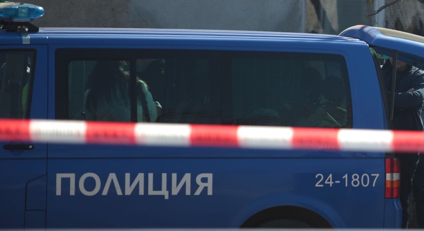 Мъж преби до смърт майка си с дървен сап в Шуменско, внукът ѝ подаде сигнал