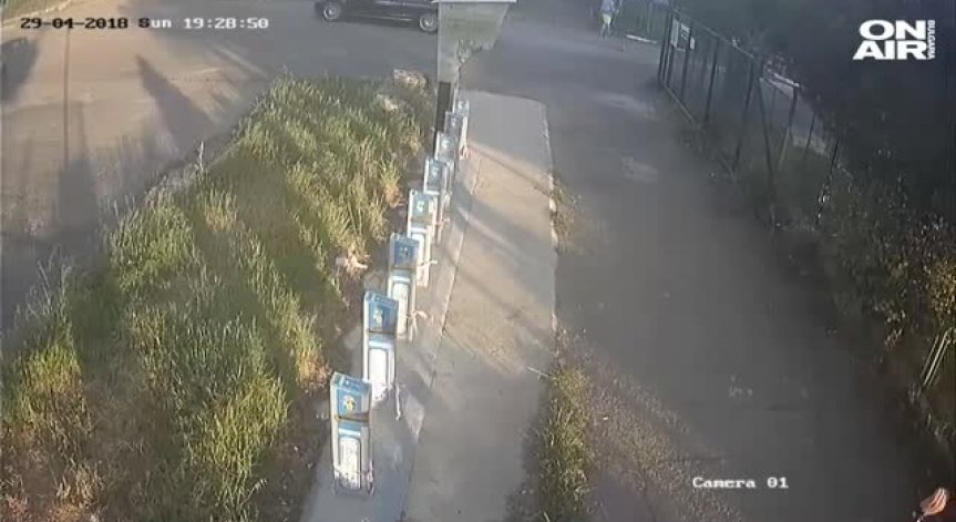 Мъж стреля по будка на велостанция в Бургас