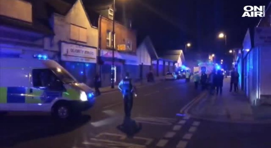 Кола се вряза в пешеходци в Лондон и рани четирима