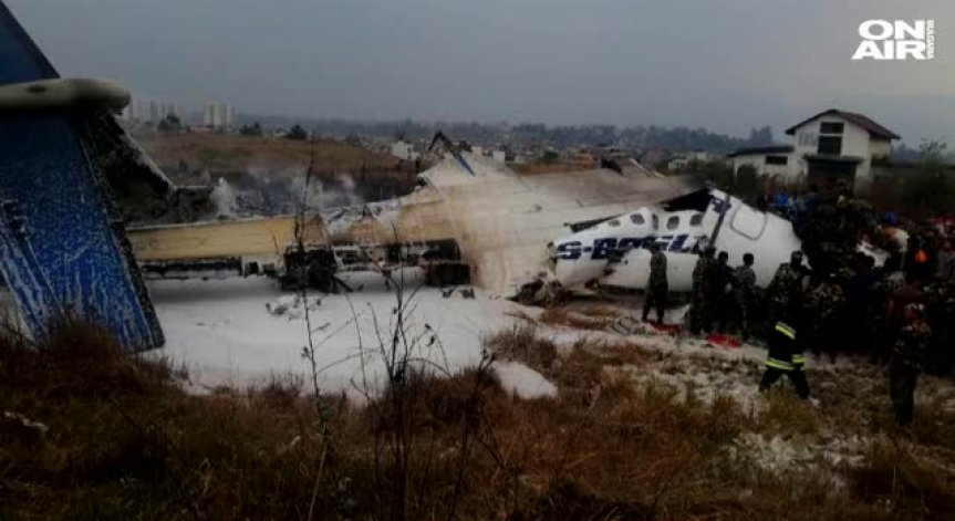 Десетки загинаха при поредна самолетна катастрофа