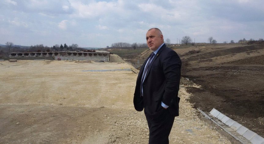 Борисов провери строителството на АМ Хемус