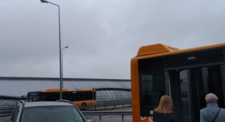 Седем души пострадаха в катастрофа с автобус на градския транспорт във Варна