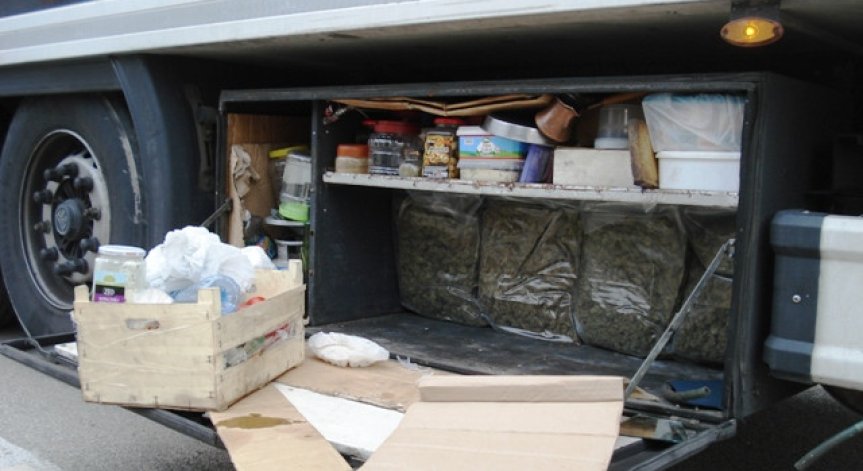 Във Видин арестуваха турски тираджия, превозвал близо 30 кг кокаин и марихуана