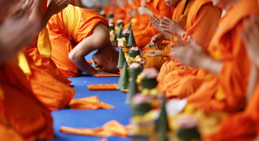 Този скандал е поредният, който разтърсва почитаната будистка институция в Тайланд.