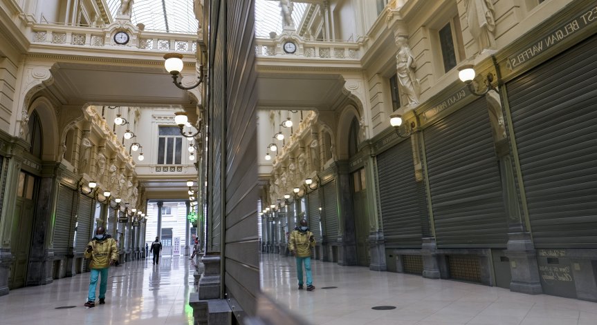 Белгия въвежда вечерен час и затваря училищата до второ нареждане