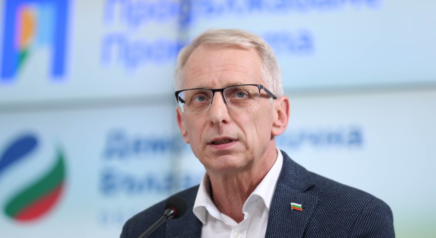 Закриванто на КПК не решава проблемите, каза акад. Денков.