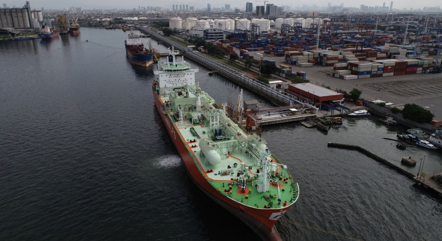 Влиза ли тайно в Европа руски петрол?