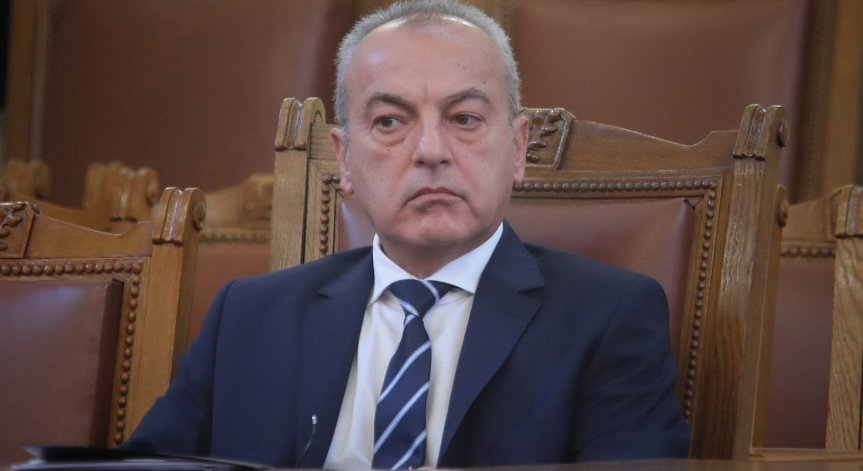 Гълъб Донев назначи трима нови заместник-министри