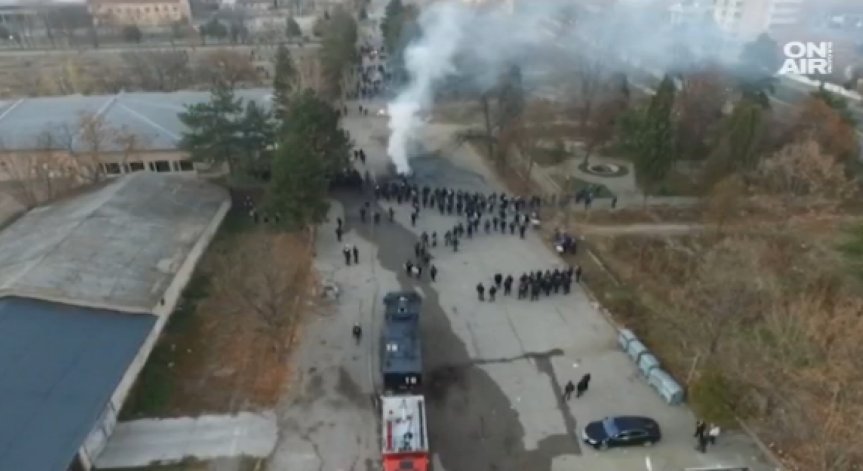 Над 400 арестувани след сблъсъците в Харманли