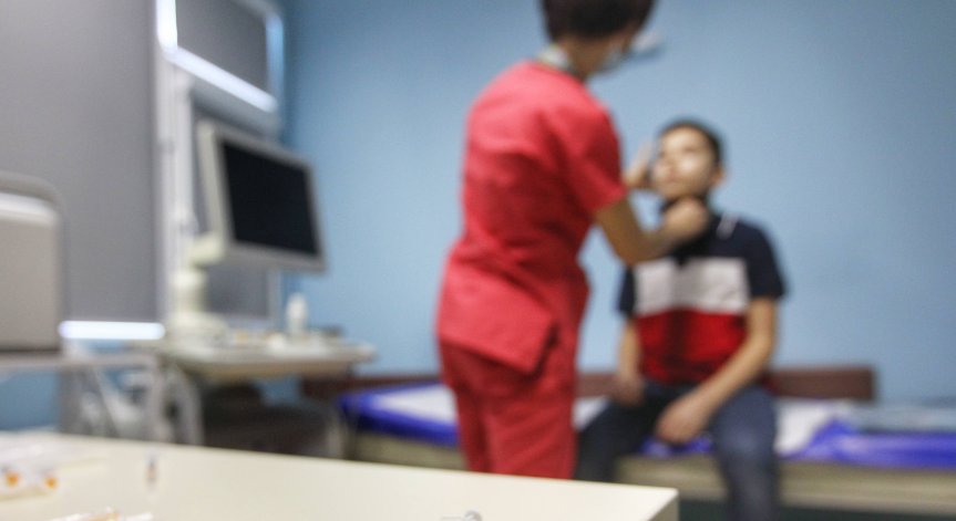 Омбудсманът настоява медицинските е-бележки за учениците да са безплатни