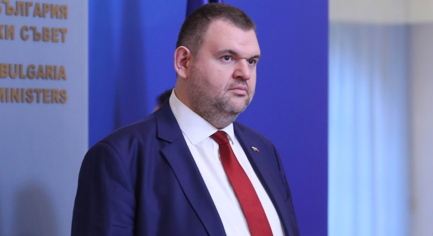 Пеевски: Г-н Денков, сняг онлайн не се чисти! Заедно с министрите слезете при бедстващите хора