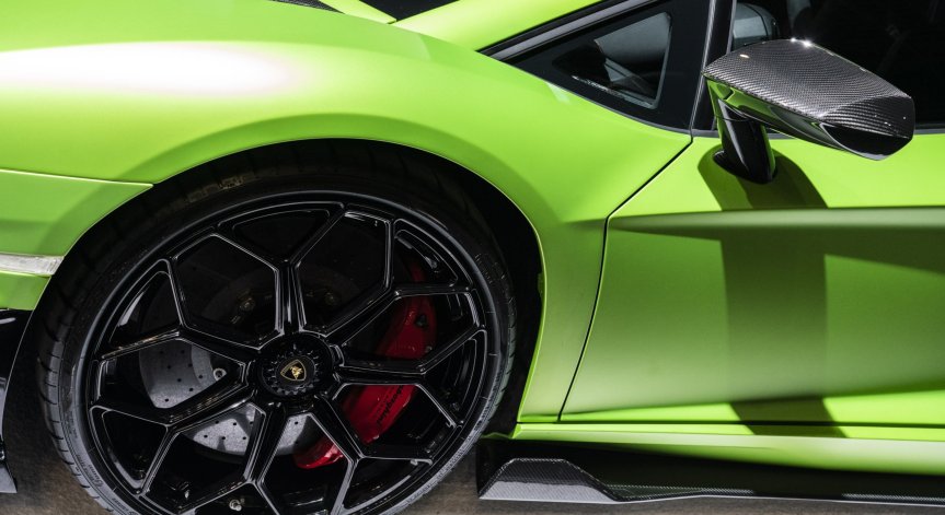 Глобиха иранец заради продажбата на дини в багажник на Lamborghini Aventador