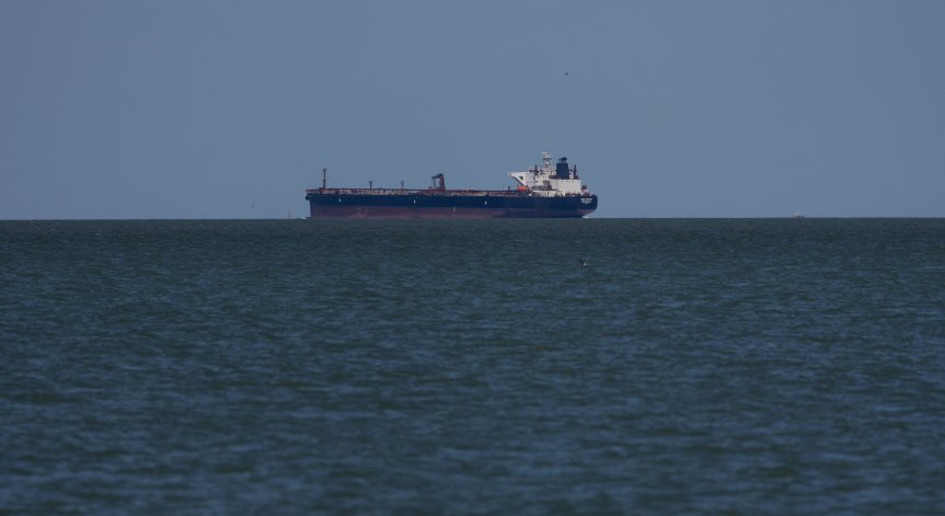 Русия атакува логистичен център в Украйна и товарни кораби в Черно море
