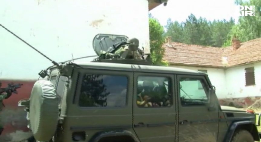 След изтребителите и корабите: Държавата купува и бронирани машини