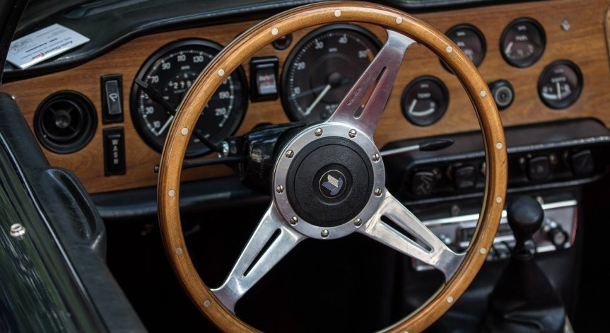 Воланите са чупливи заради температурни промени или след удар.