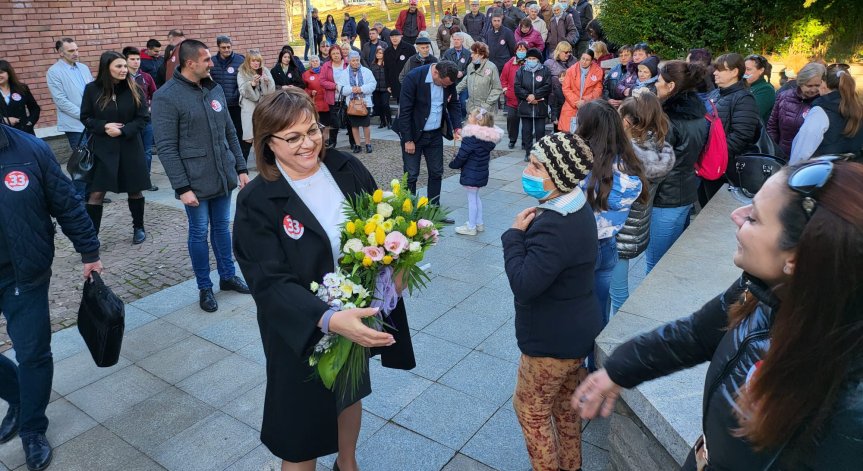 Нинова: Време е за работещи решения и смели хора
